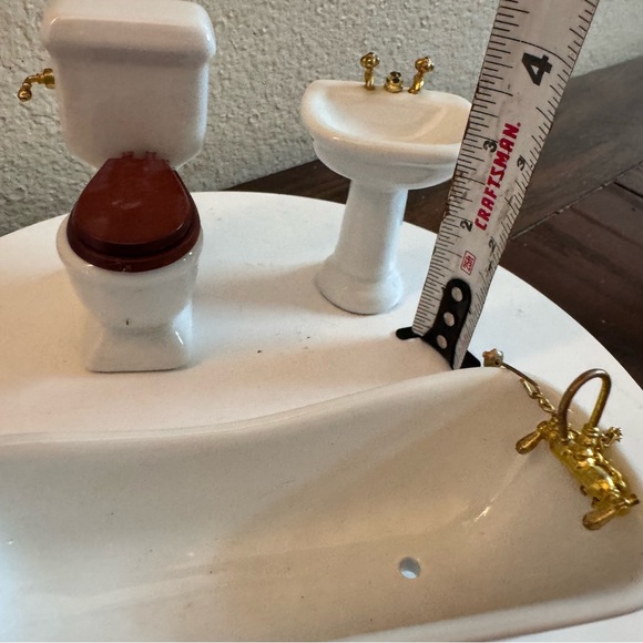 Vintage ceramic dollhouse furniture bathroom set toilet sink and tub - Picture 7 of 7